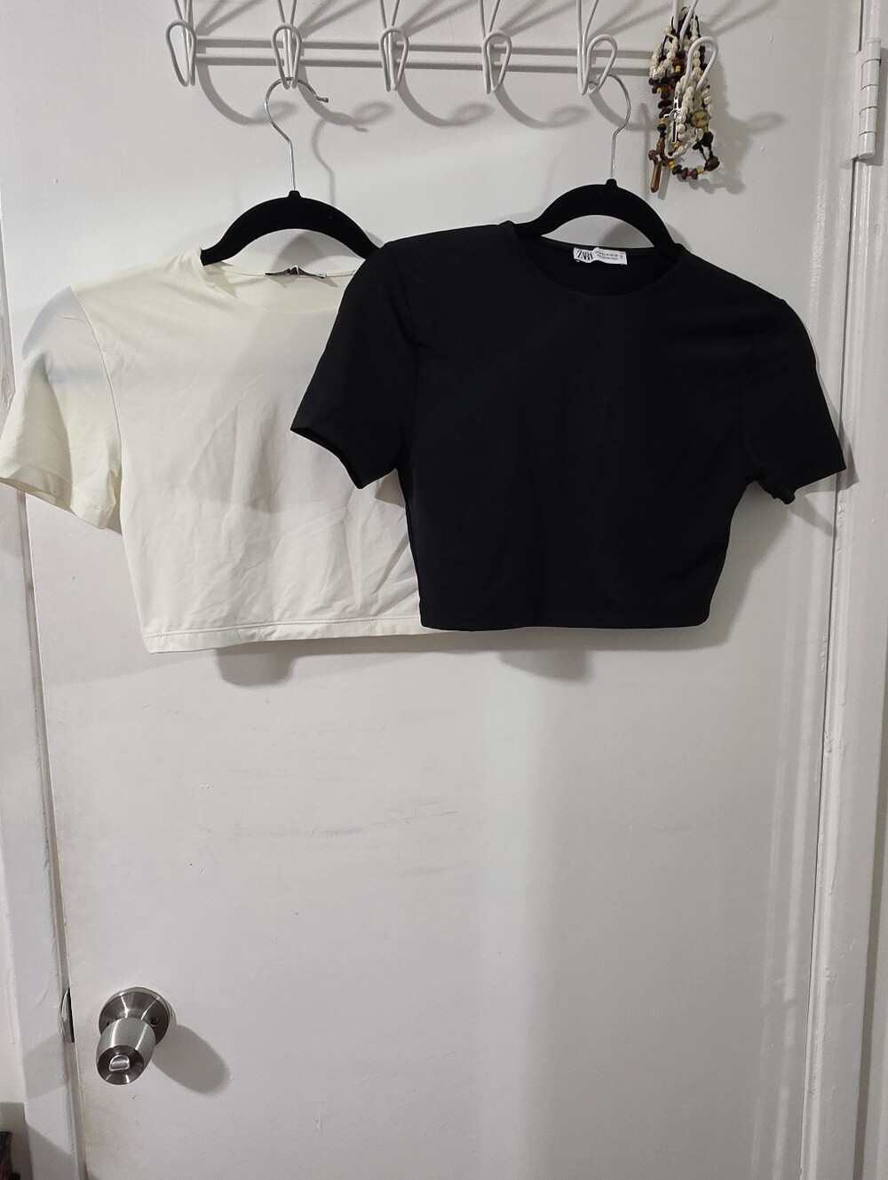 Zara Woman Short Sleeve Crop Tops in Black and Cream/offwhite - 2-Pack